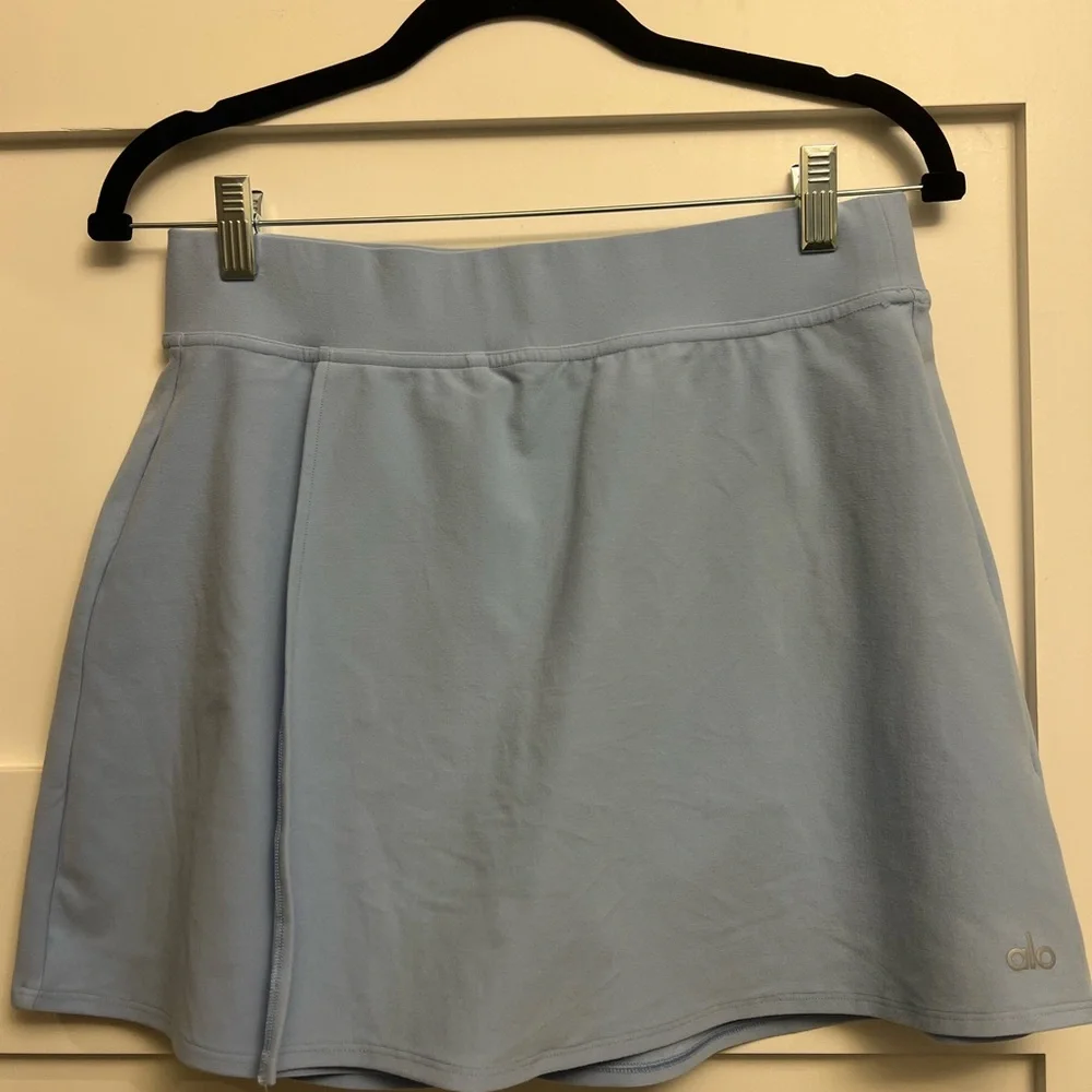 ALO Yoga Alosoft Backspin Skirt - Seashell Blue